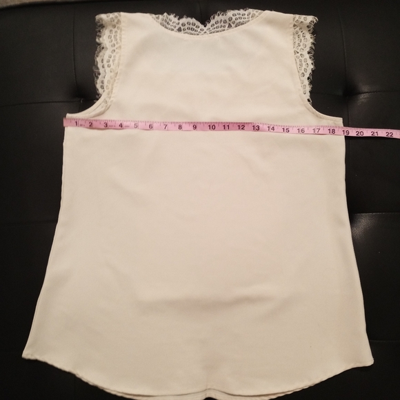 Creamy White Sleeveless Blouse With Lace Accent Trim Sz. M EUC - Picture 3 of 8